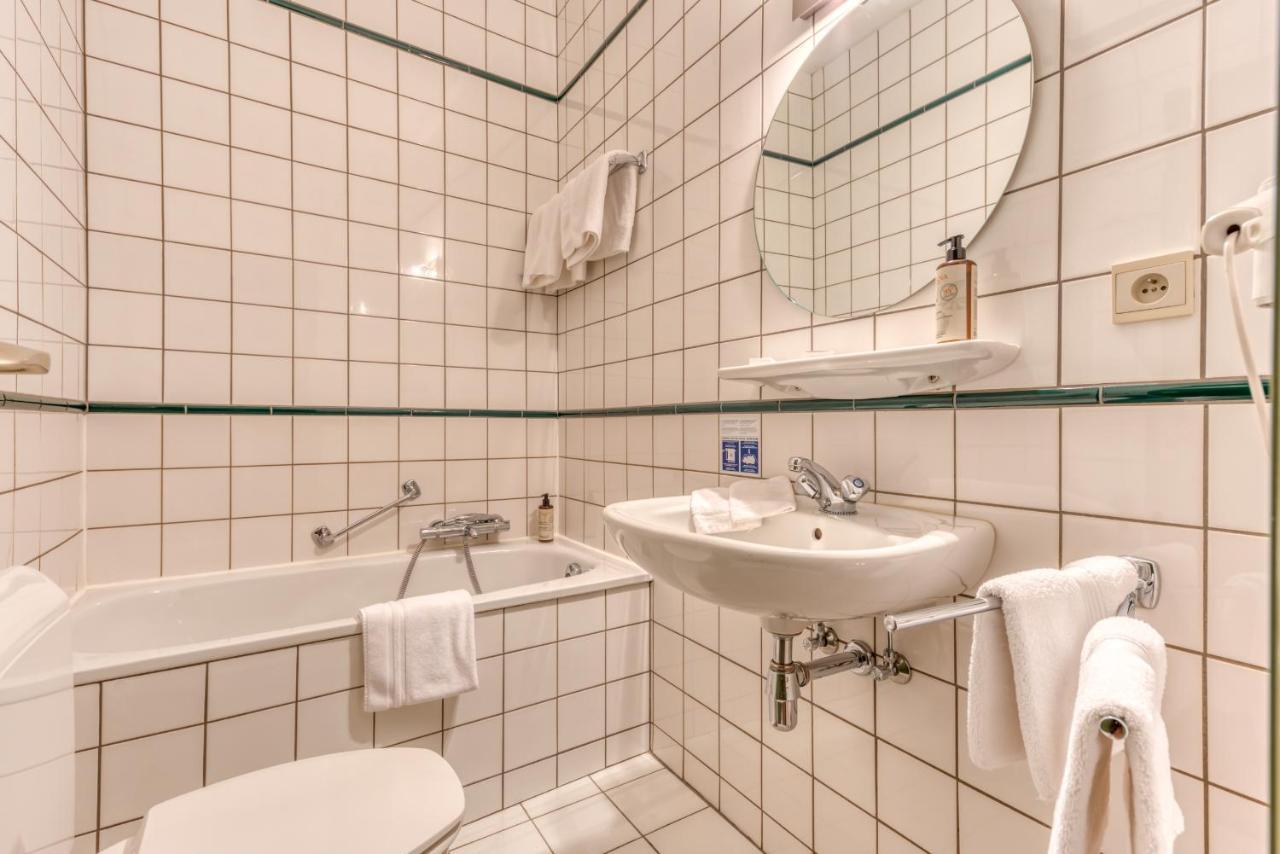 Hotel Le Cor De Chasse 圣于贝尔 外观 照片